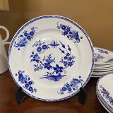 Set of 12 dessert plates in Tournai porcelain, Boch Frères, fly decor