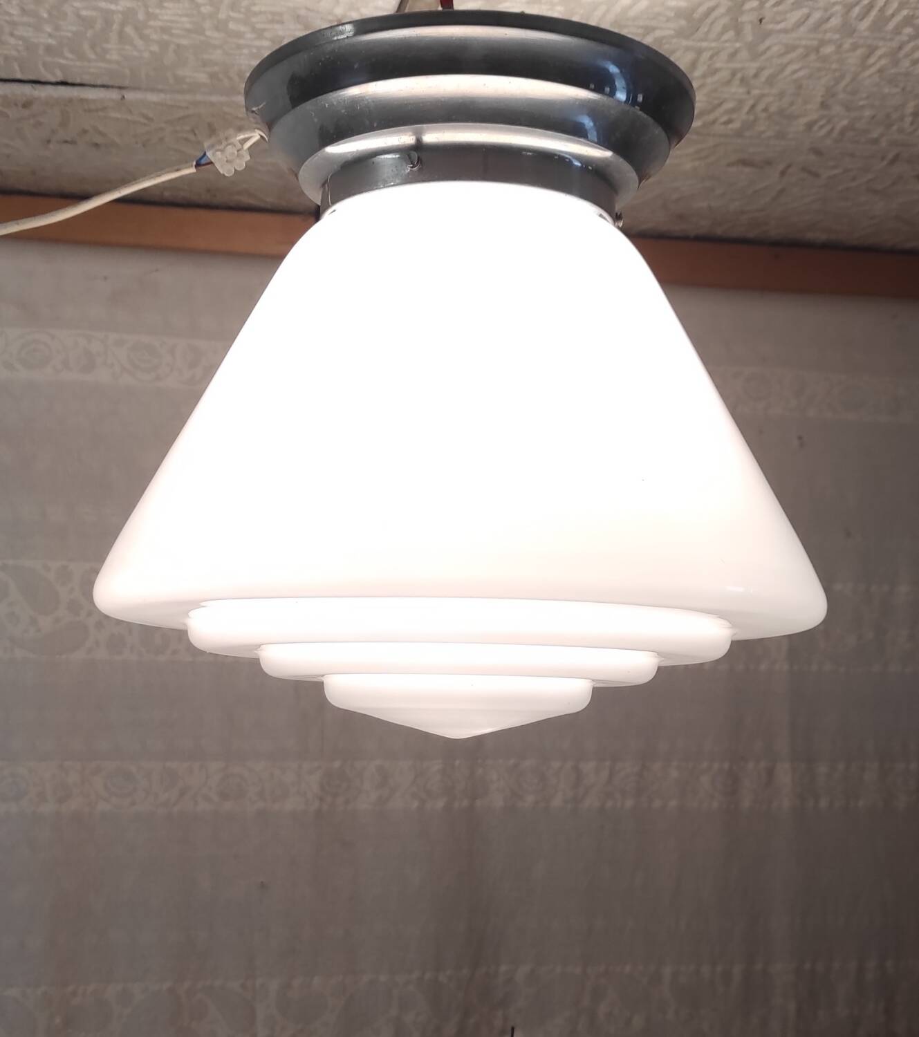 Plafonnier opaline style Bauhaus - début XXéme