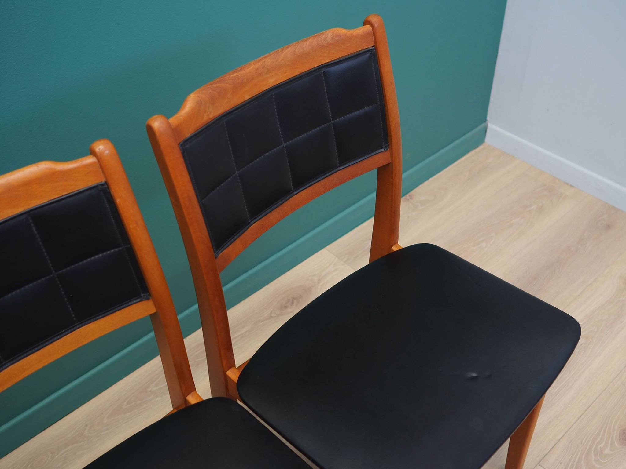 Ensemble de quatre chaises en hêtre, design danois, années 1970, production : Danemark