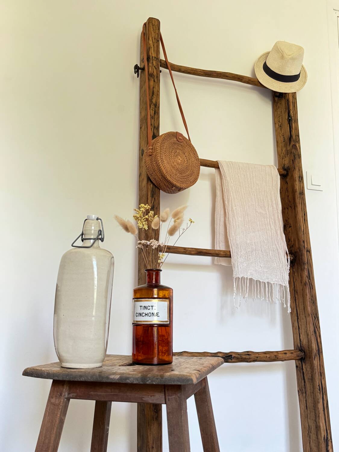 Old wooden ladder / rack