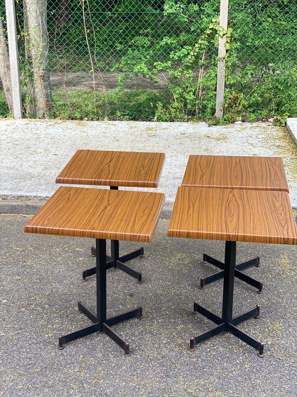 Square bistro table with a wooden central leg Werzalit Bordeaux - France