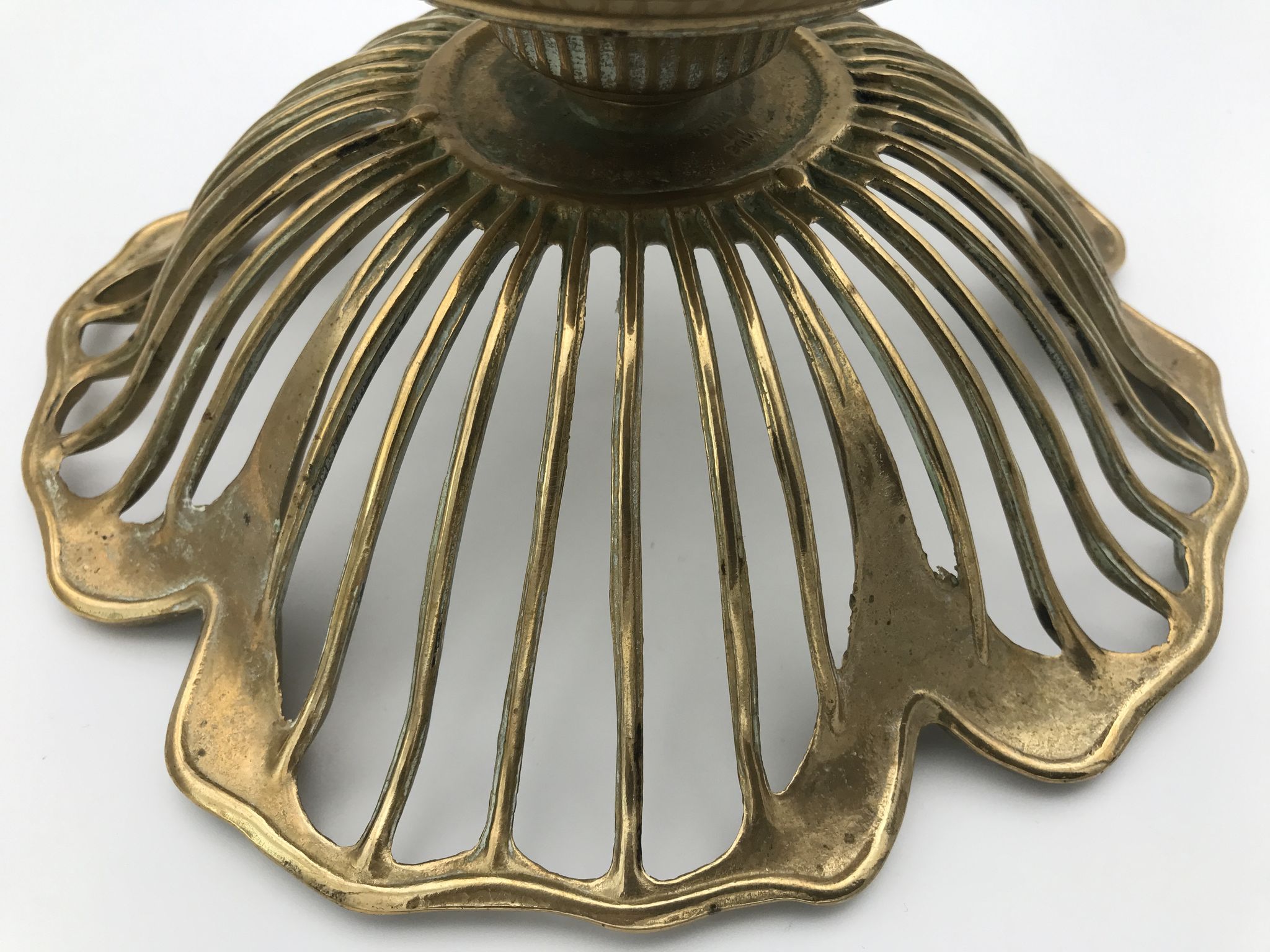 Stand cup or vintage basket of floral shape in golden brass, italy