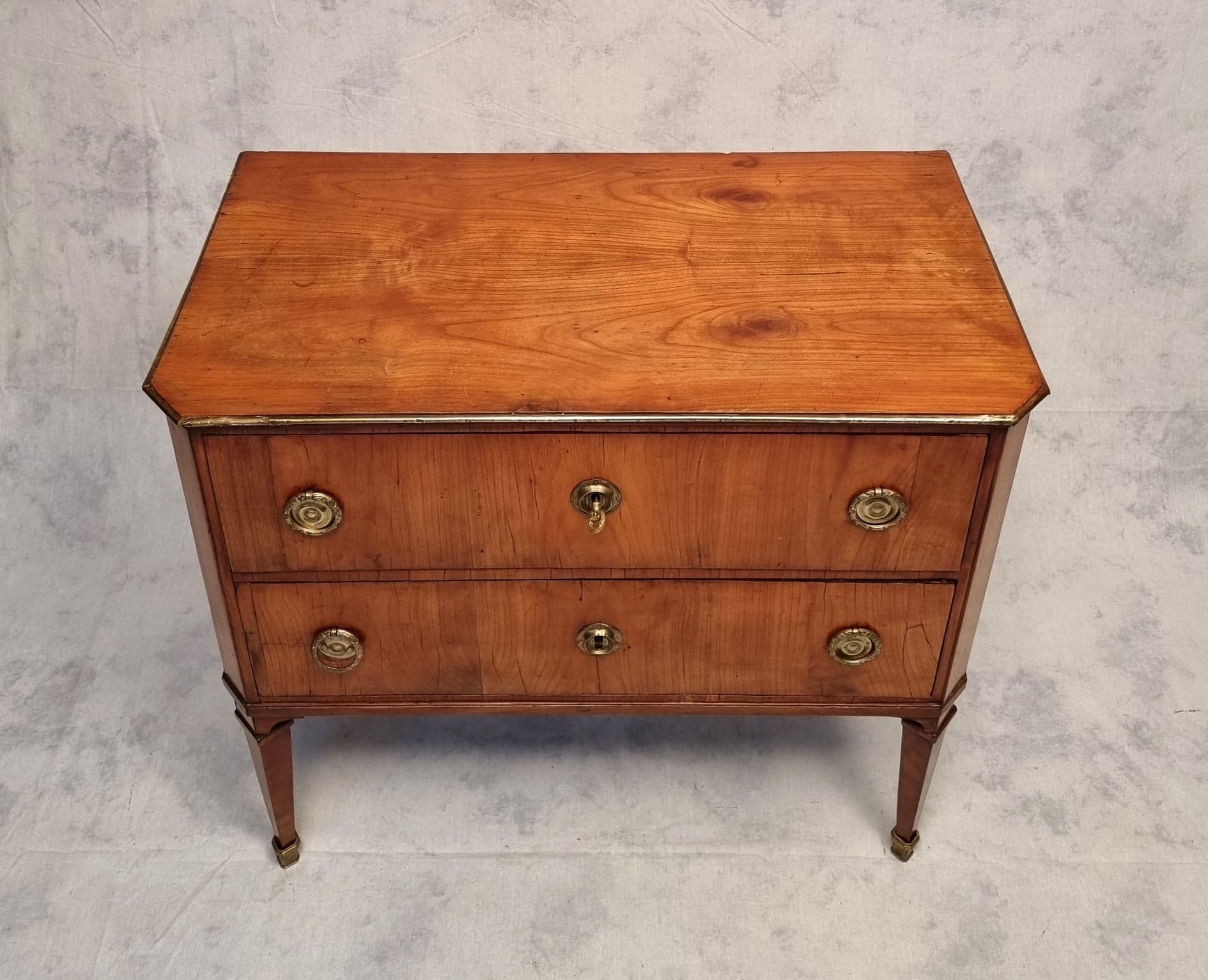 Commode Sauteuse period Louis XVI - Merisier - 18th