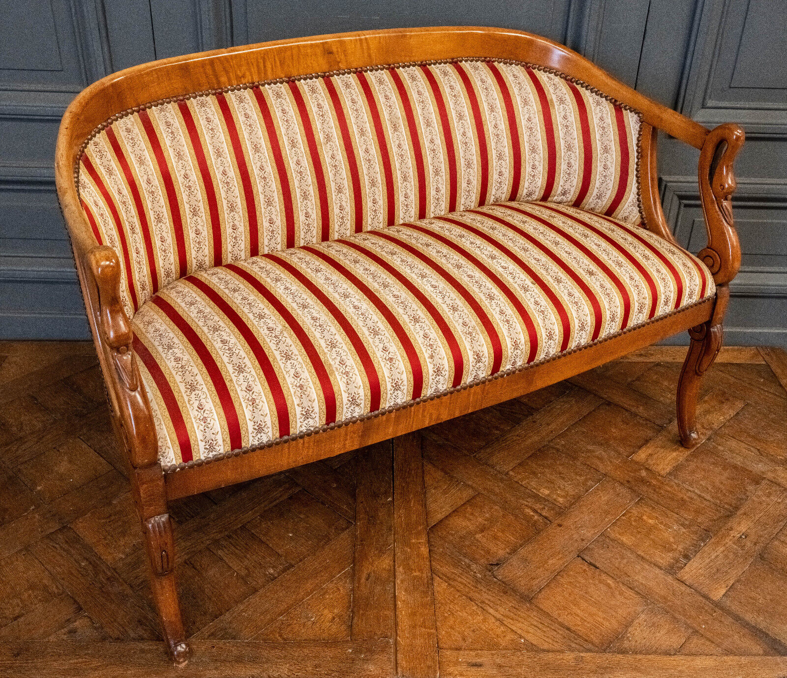 Blond mahogany sofa XXth décor gooseneck with butts