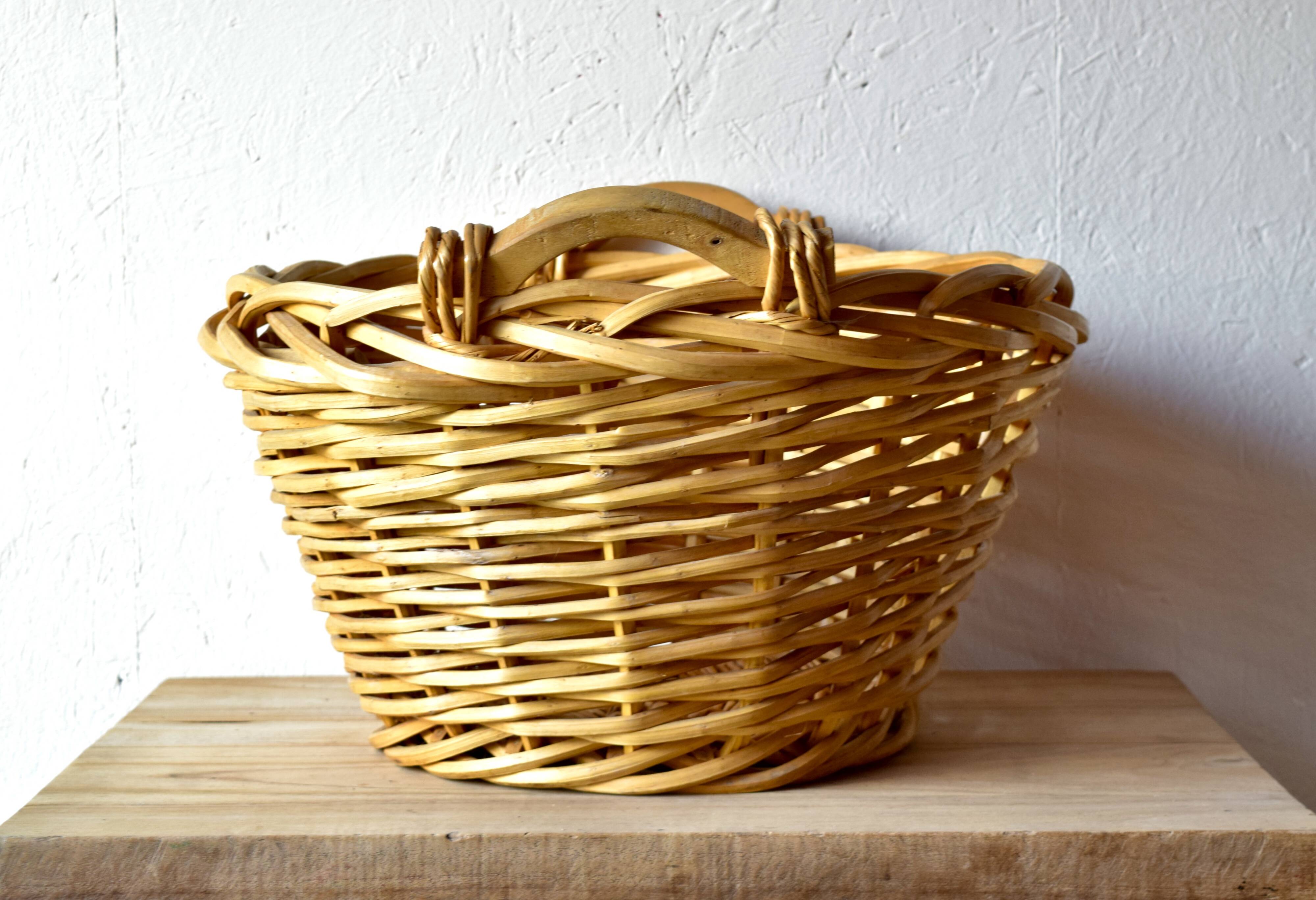 Large wicker basket - Woven wooden awning