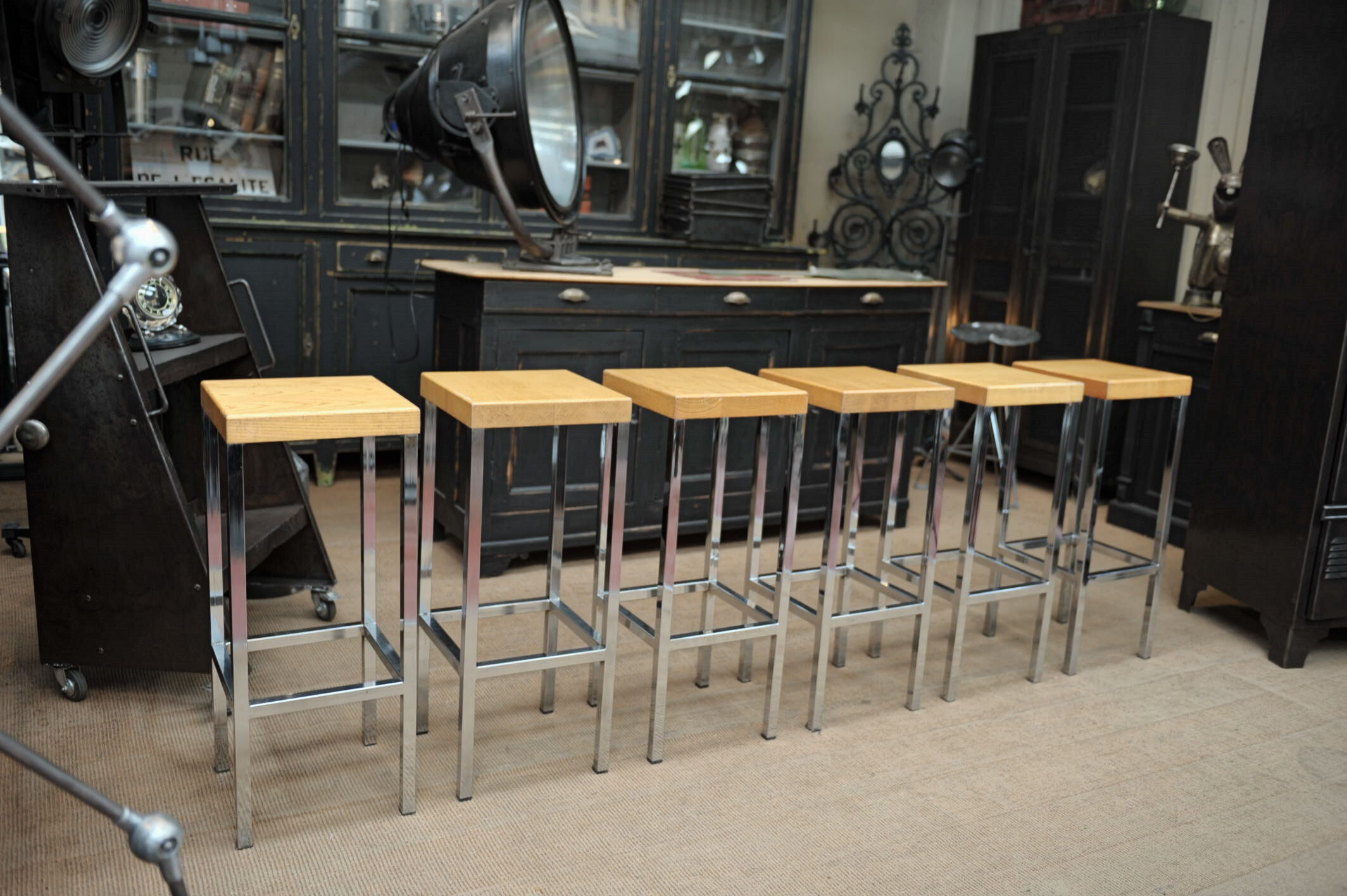 Lot of 6 old bar top stools 1970