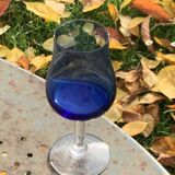 8 verres a porto ou apéritif en verre bleu cobalt et base transparente vintage