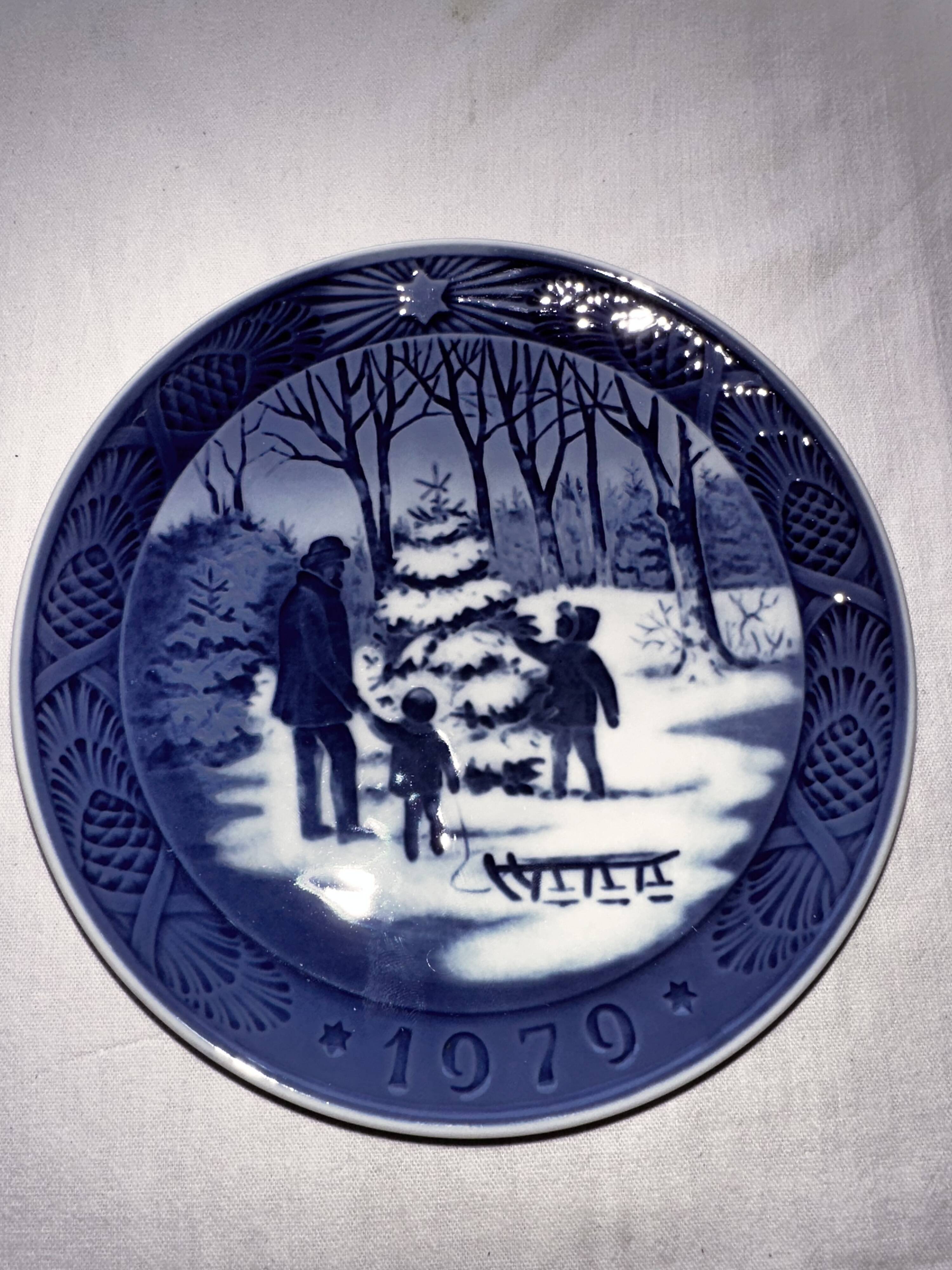 Royal Copenhagen porcelain Christmas plate 1979