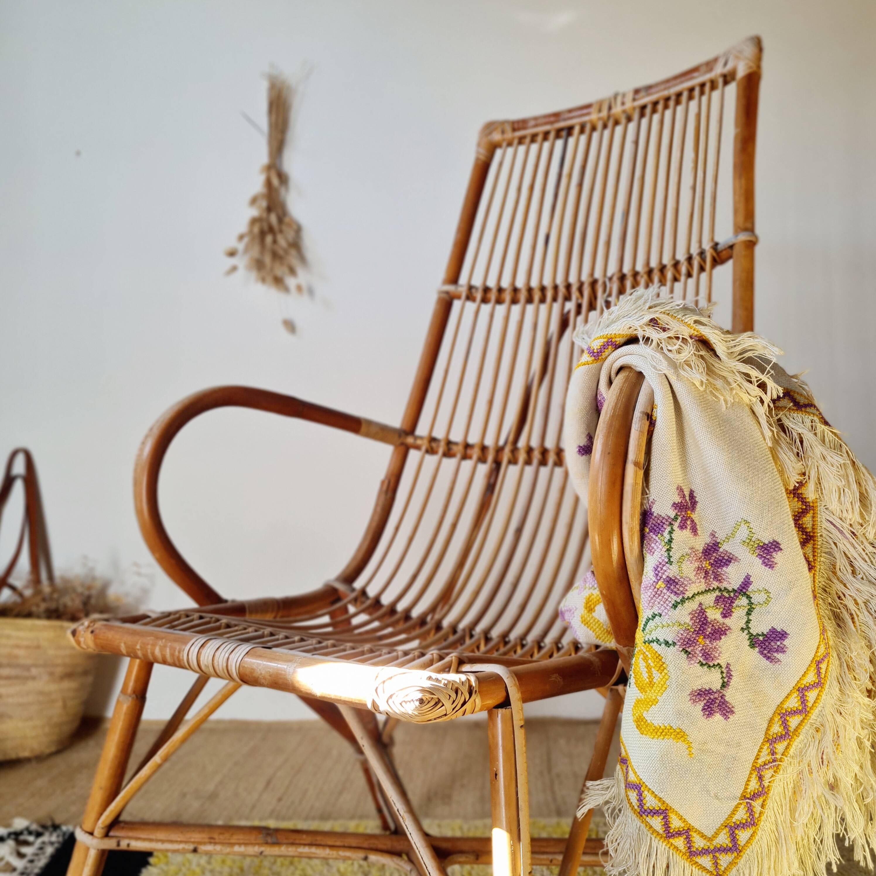 Fauteuil ancien en rotin large dossier