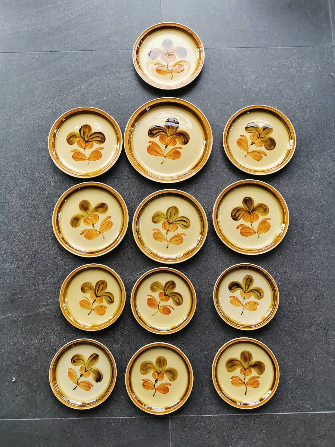 Vintage 13-piece Gien France Fuego model service