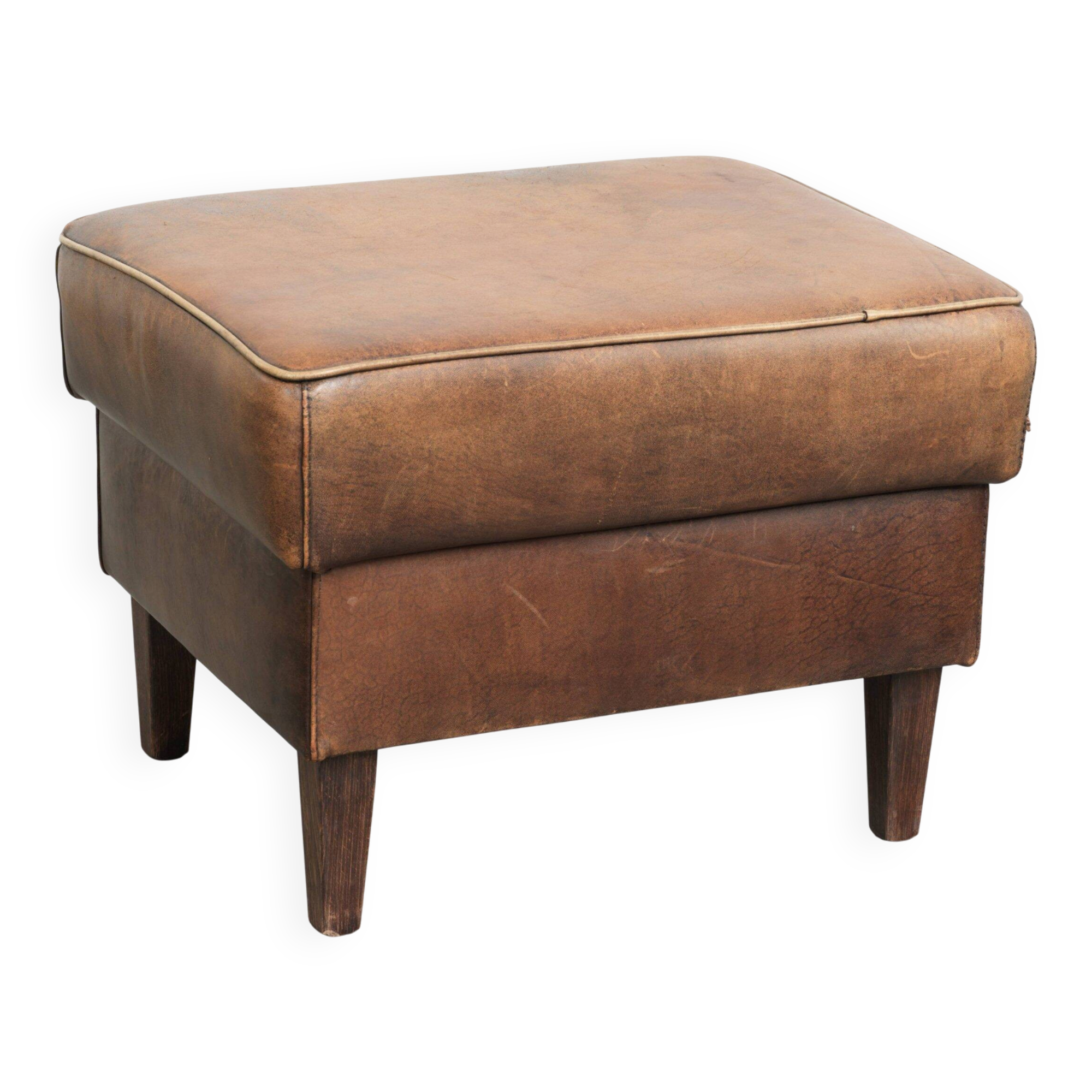 Sheepskin ottoman with a light brown colour scheme and a vintage look