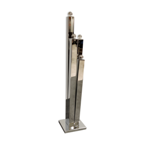 Lampadaire chromé moderniste