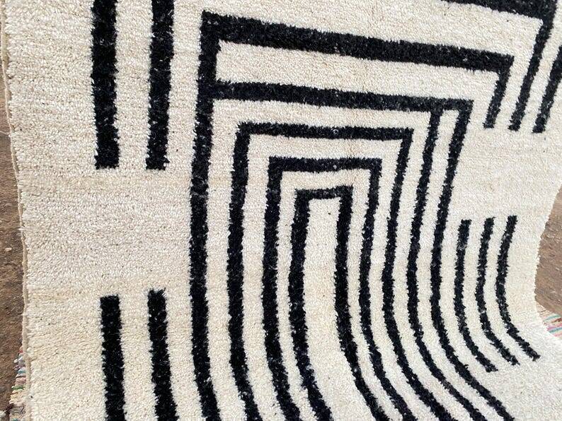 Berber rug in pure wool, size 150 x 250 cm