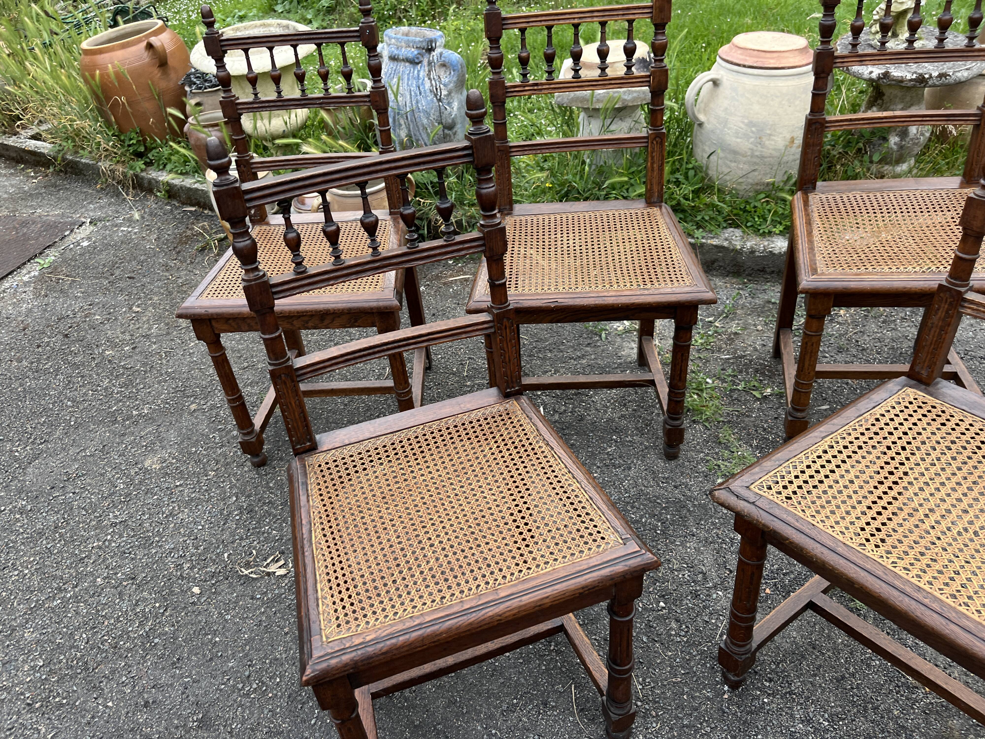 Set of 5 Henri II style chairs – turned wood and cane