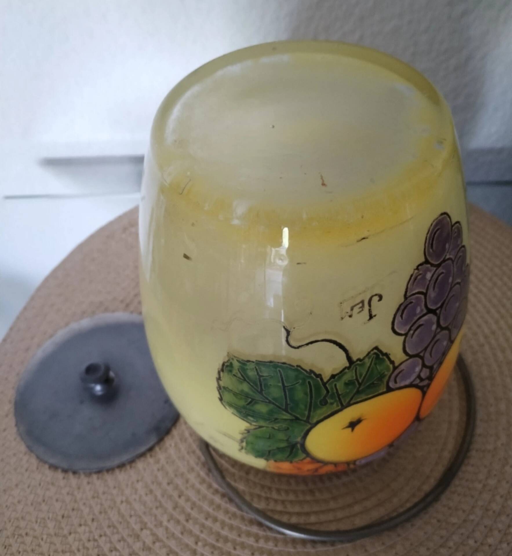 Seau à biscuits en verre émaillé signé JEM (École Legras)