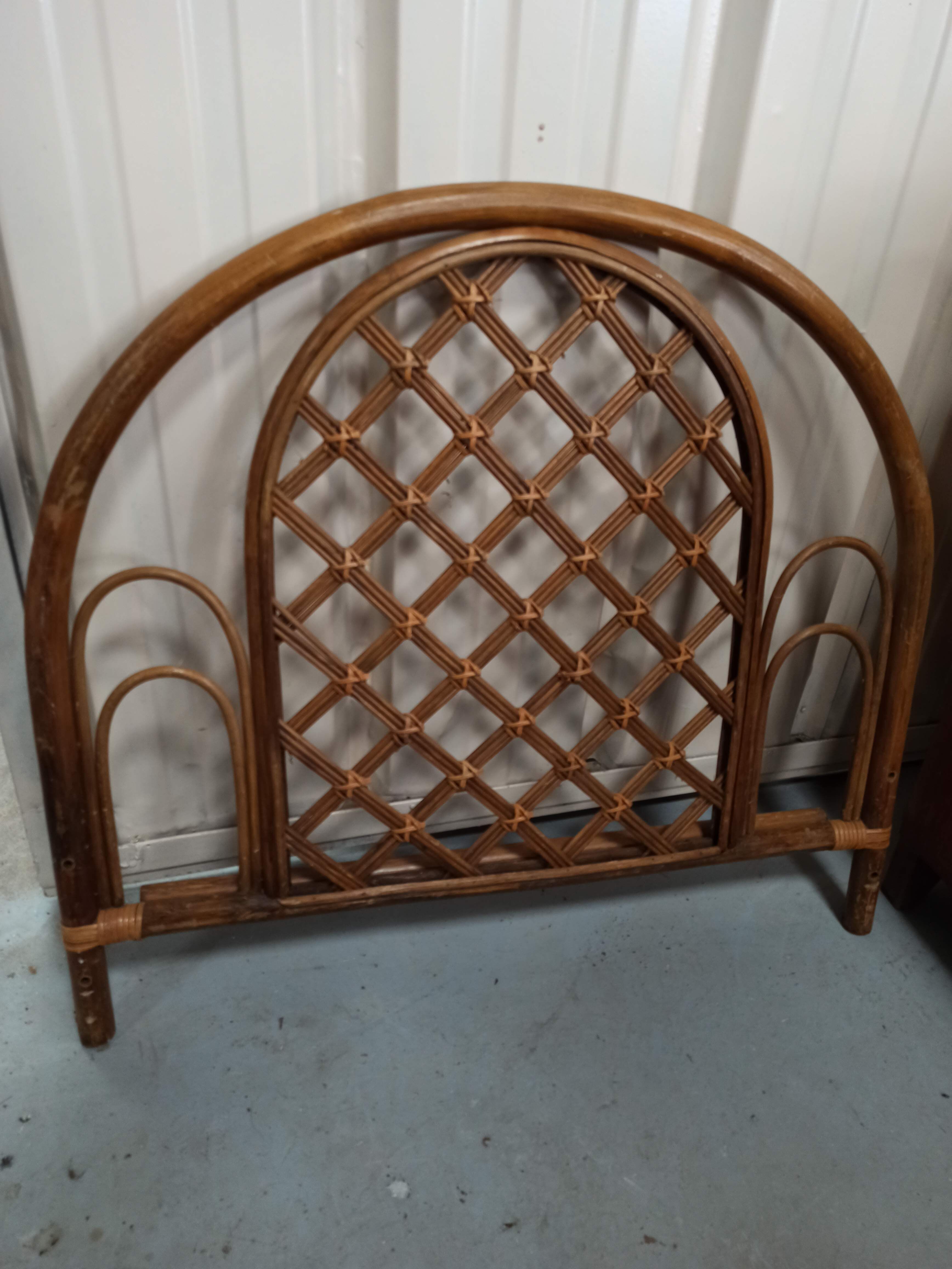 Rattan bamboo bed for one person