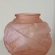 Vase boule en verre rose art déco