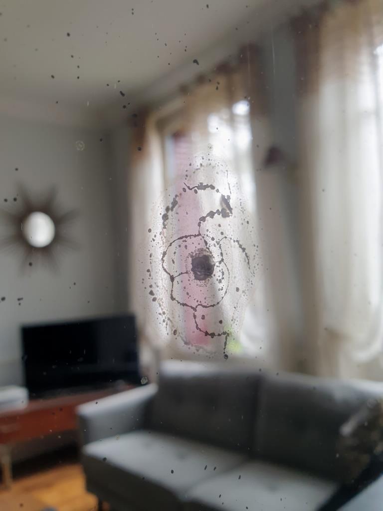 Golden mirror with pediment 98x151cm