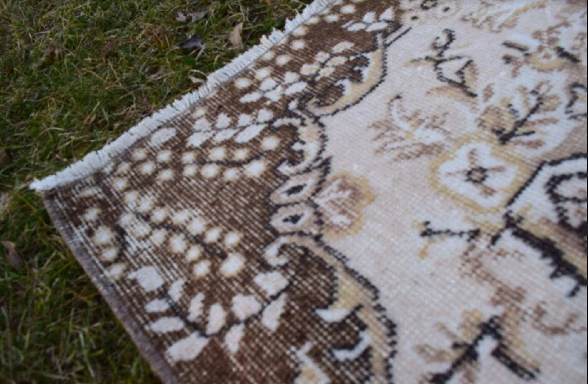 Vintage handmade Turkish rug 117x204 cm