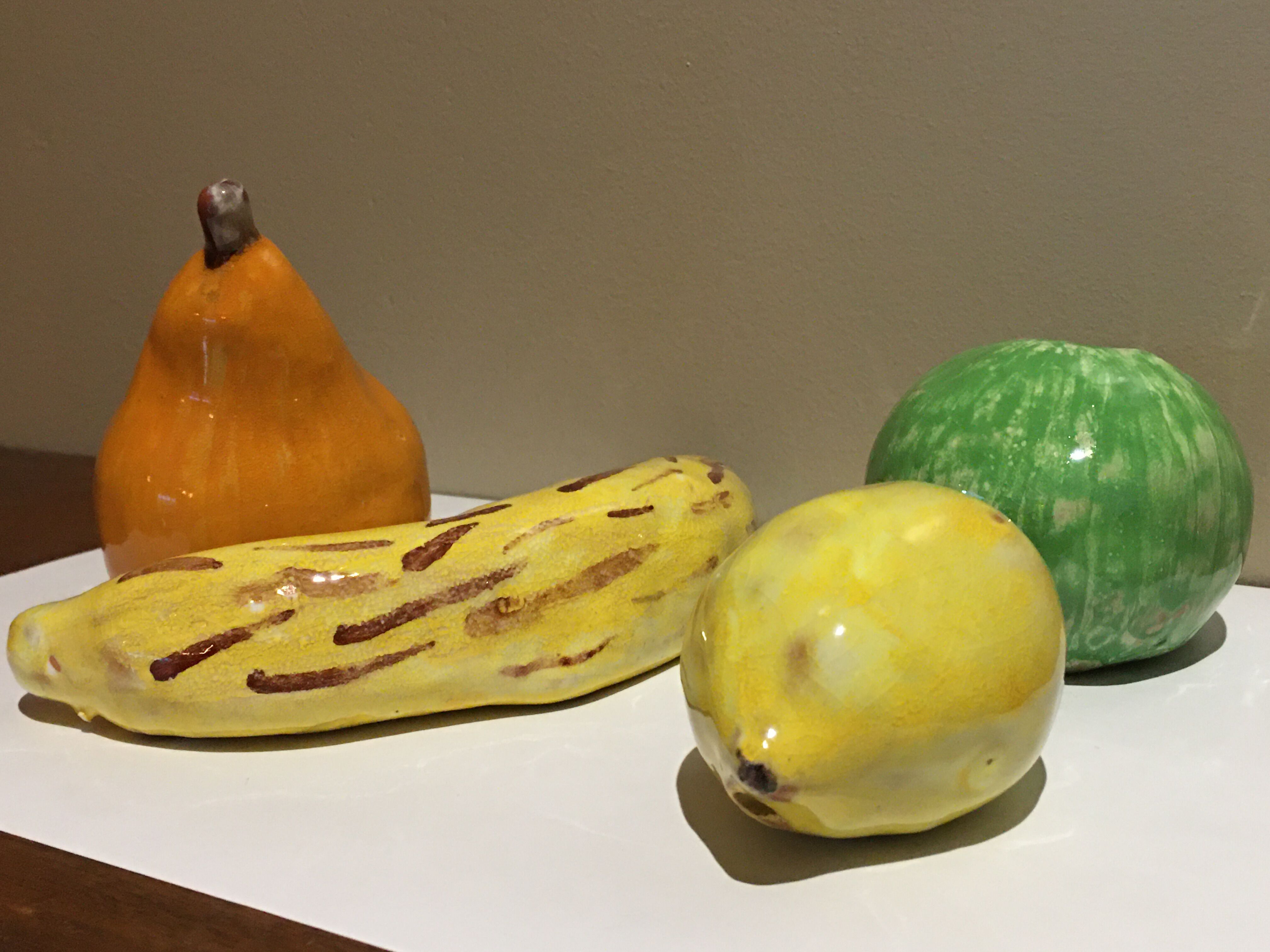 Ceramic fruits