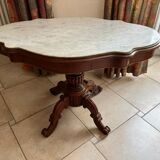 Pedestal table