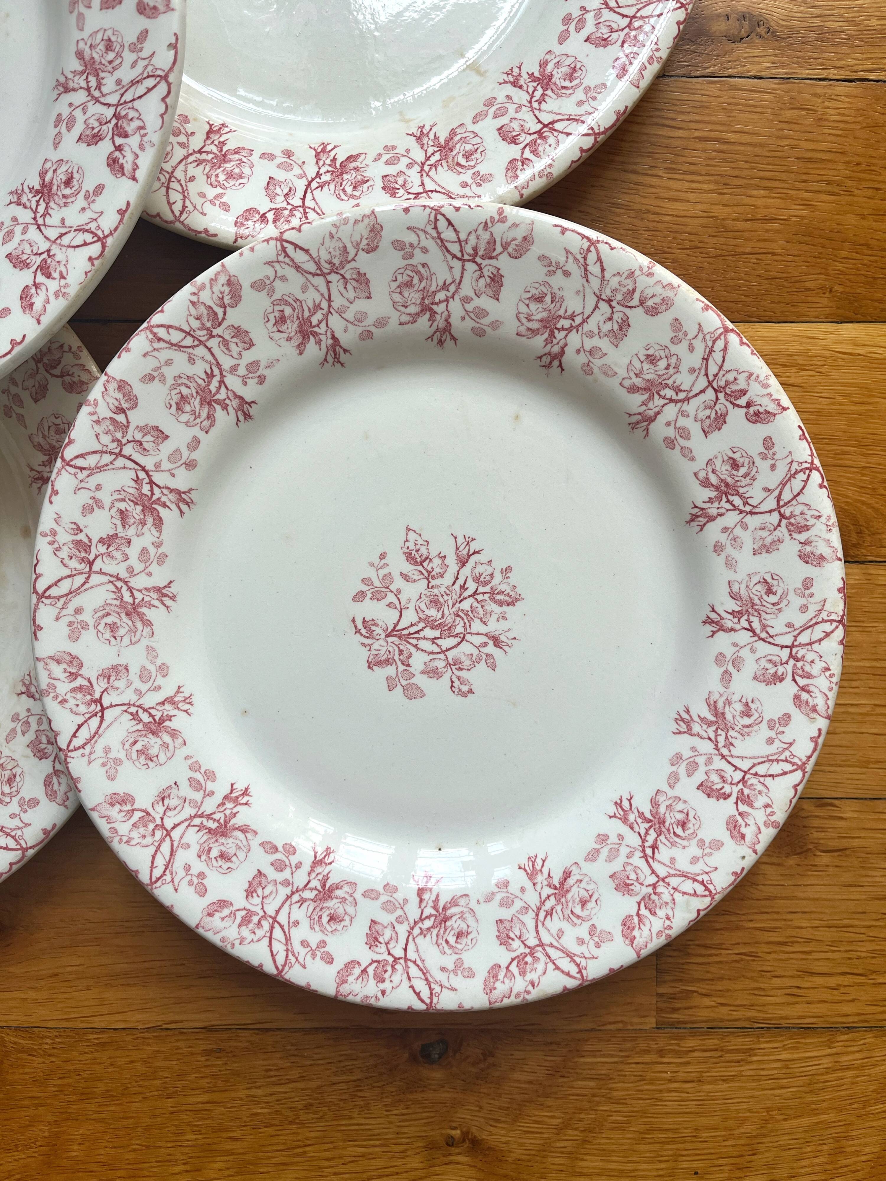 4 flat plates in iron earth Garland of roses, Opaque de Gien