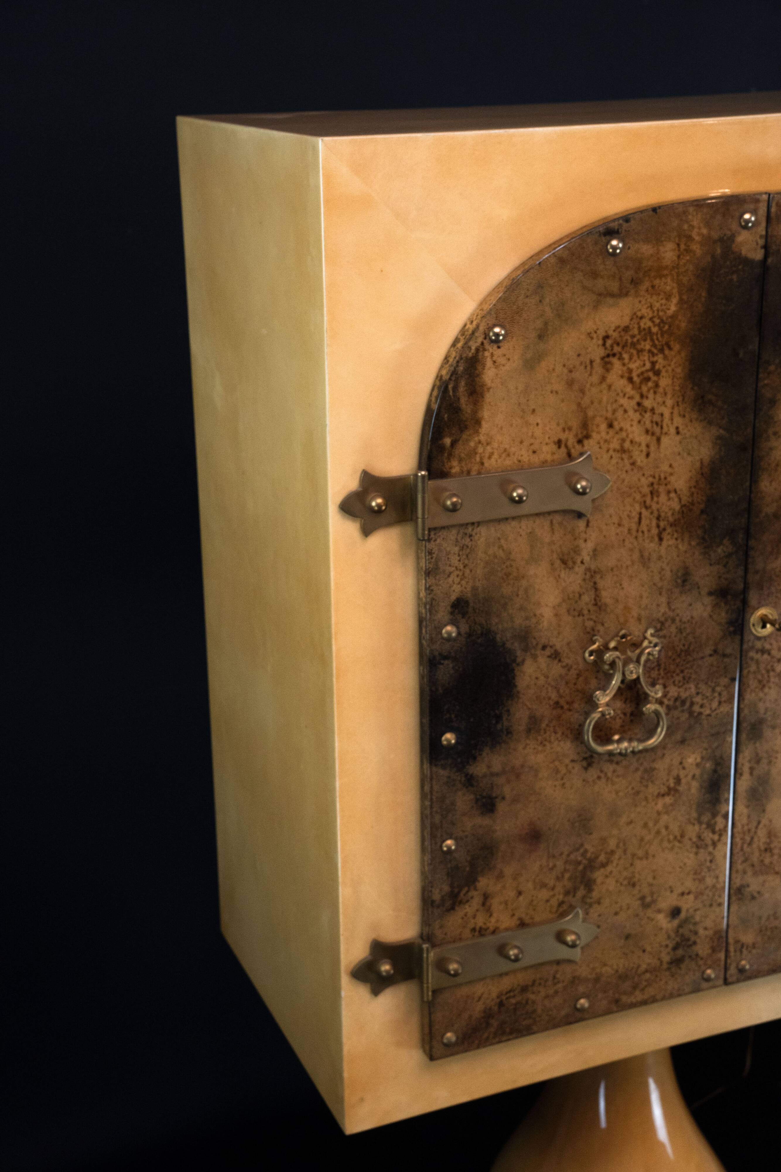 Aldo Tura Mid-Century Modern Goatskin Parchment Bar Cabinet, Italy, 1960s