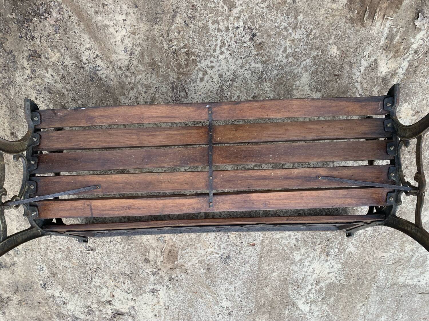Garden bench in wood and cast iron from the 80s