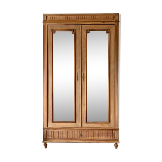 Armoire style Louis XVI en noyer massif brut