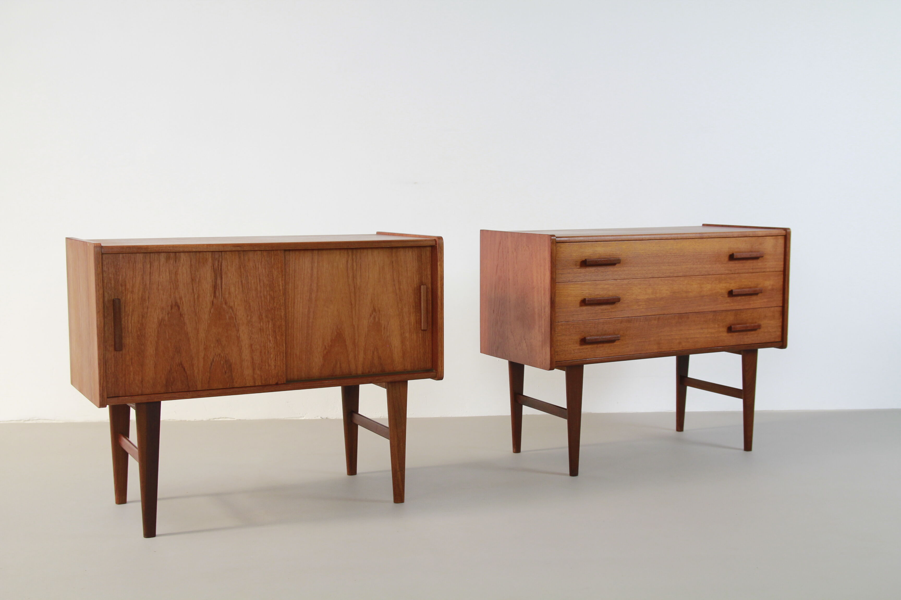 Ensemble de deux chevets de Design danois vintage teck