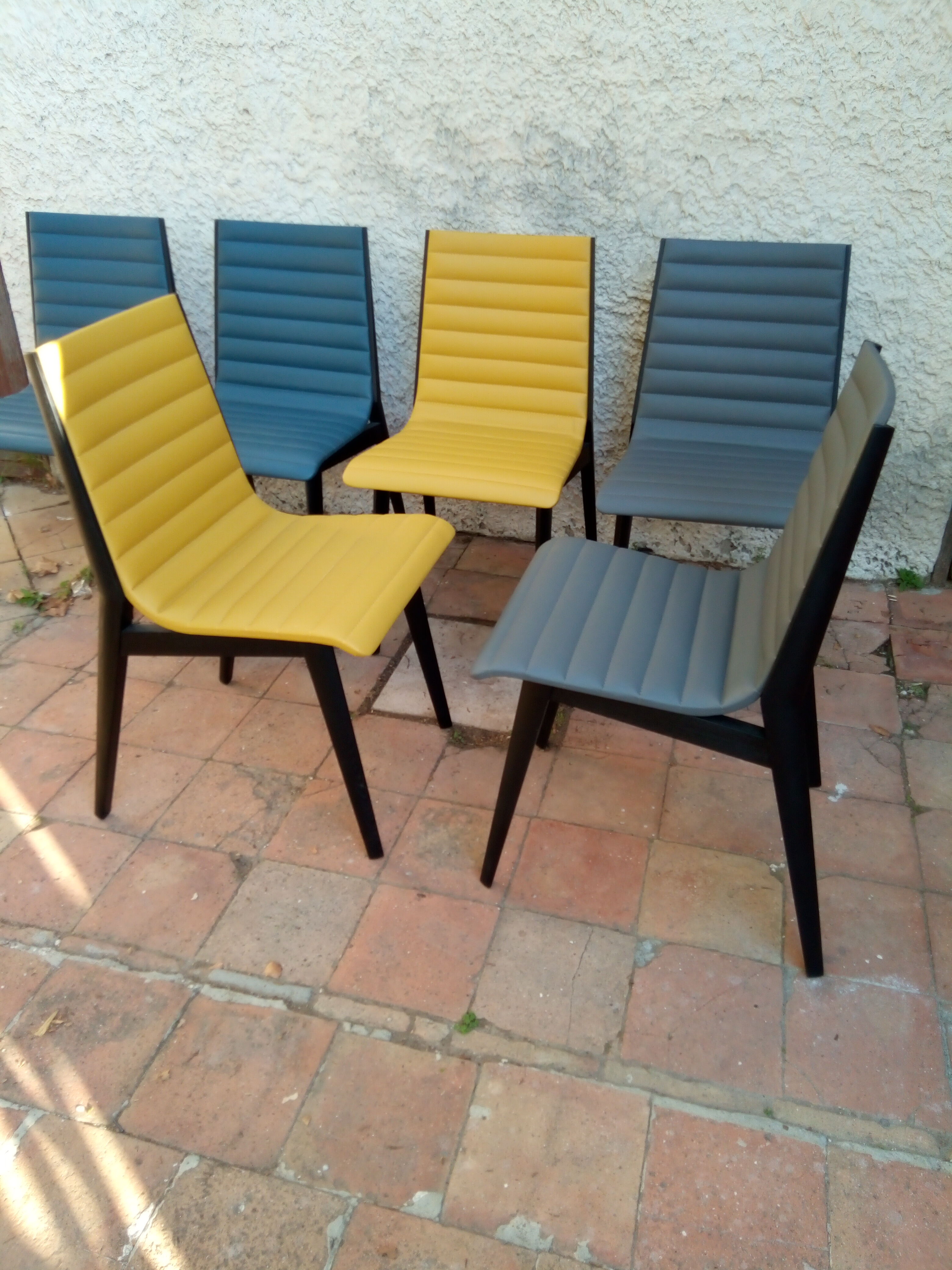 Suite of 6 modernist chairs from the 80s