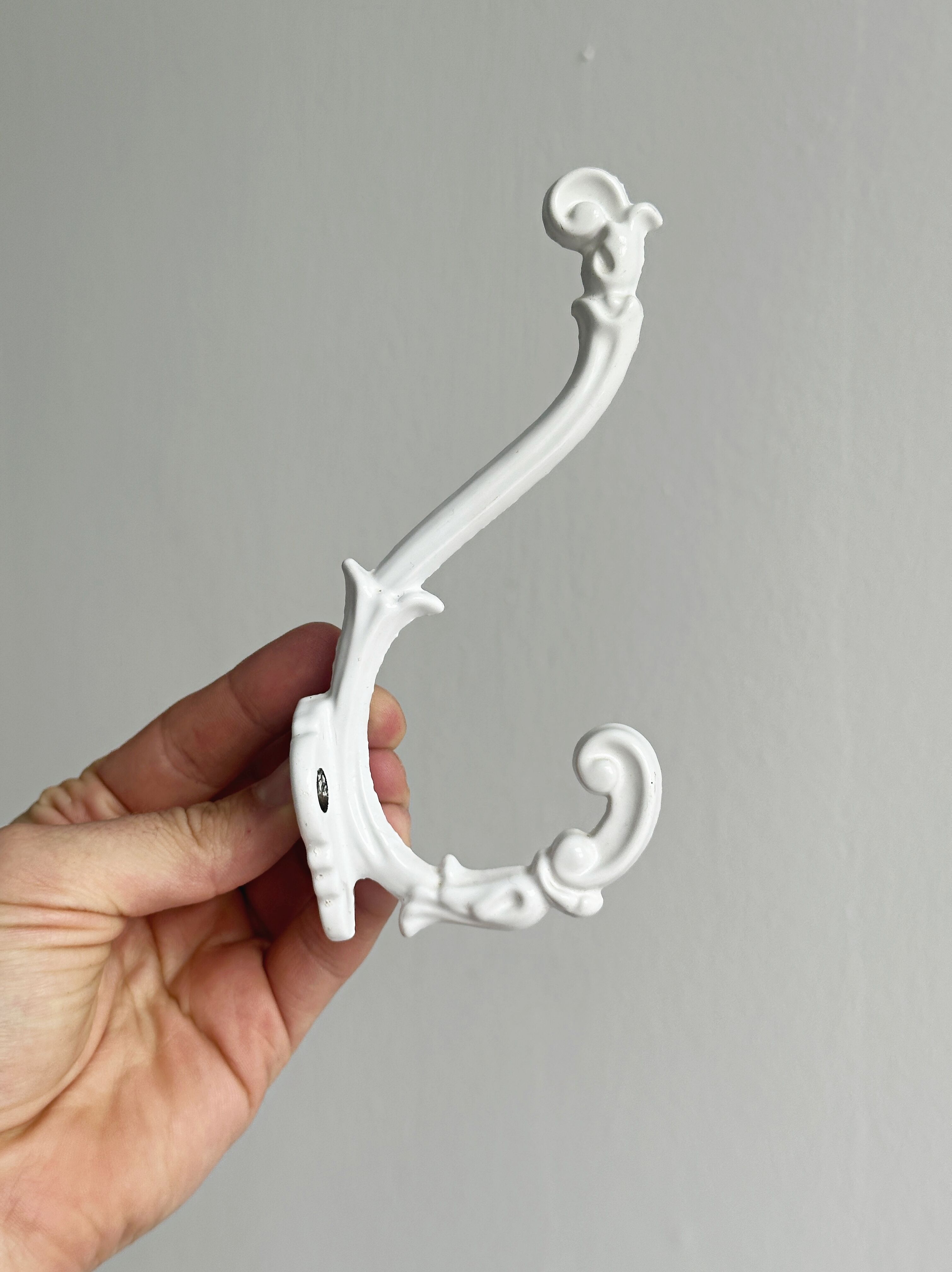Bathroom décor, hooks, soap dish, white metal hangers.