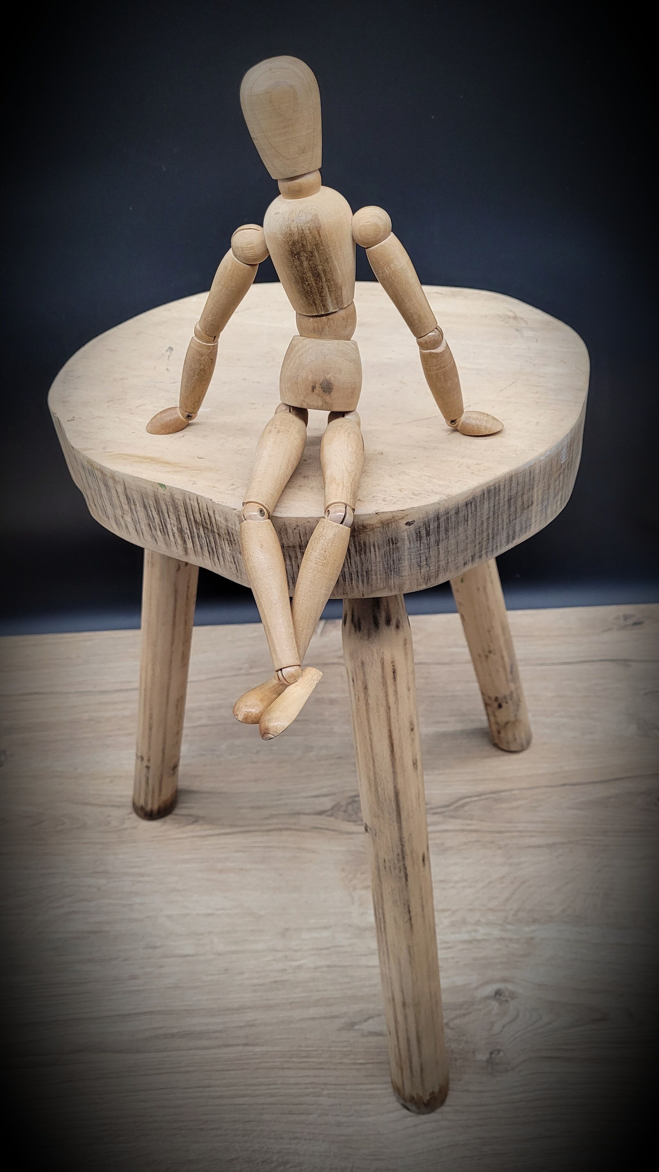 Stool cow tripod light solid wood