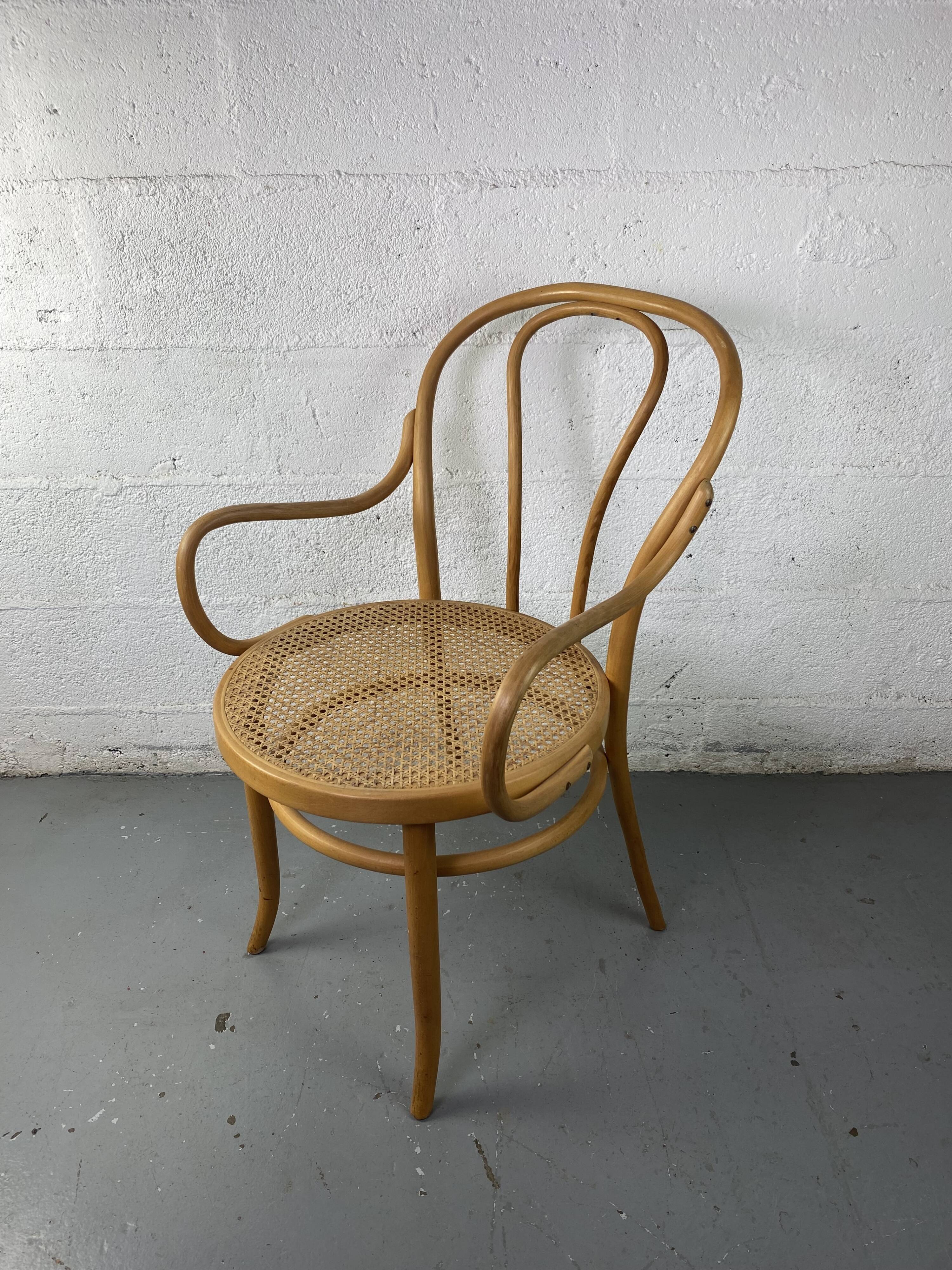 1018 Thonet armchair