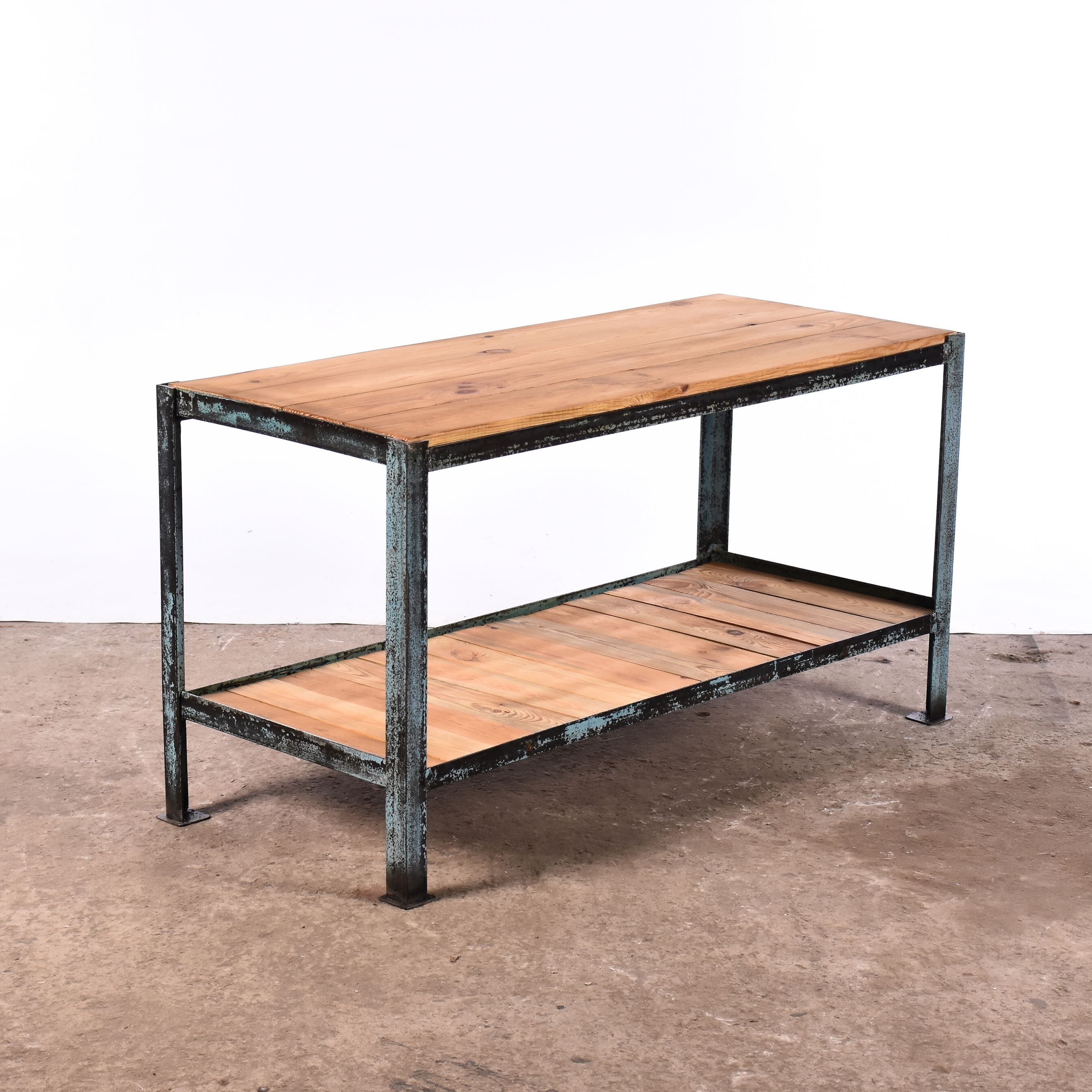 Industrial shelving unit
