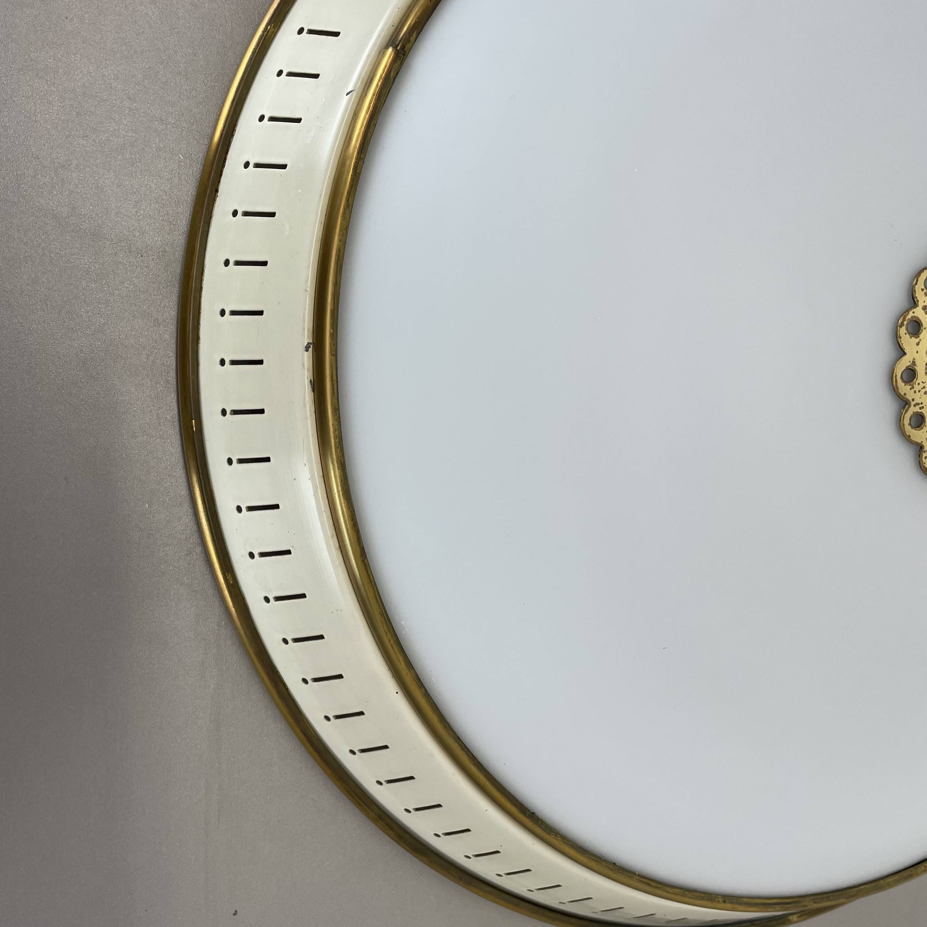 Plafonnier mural en métal opale moderniste, Italie années 1950