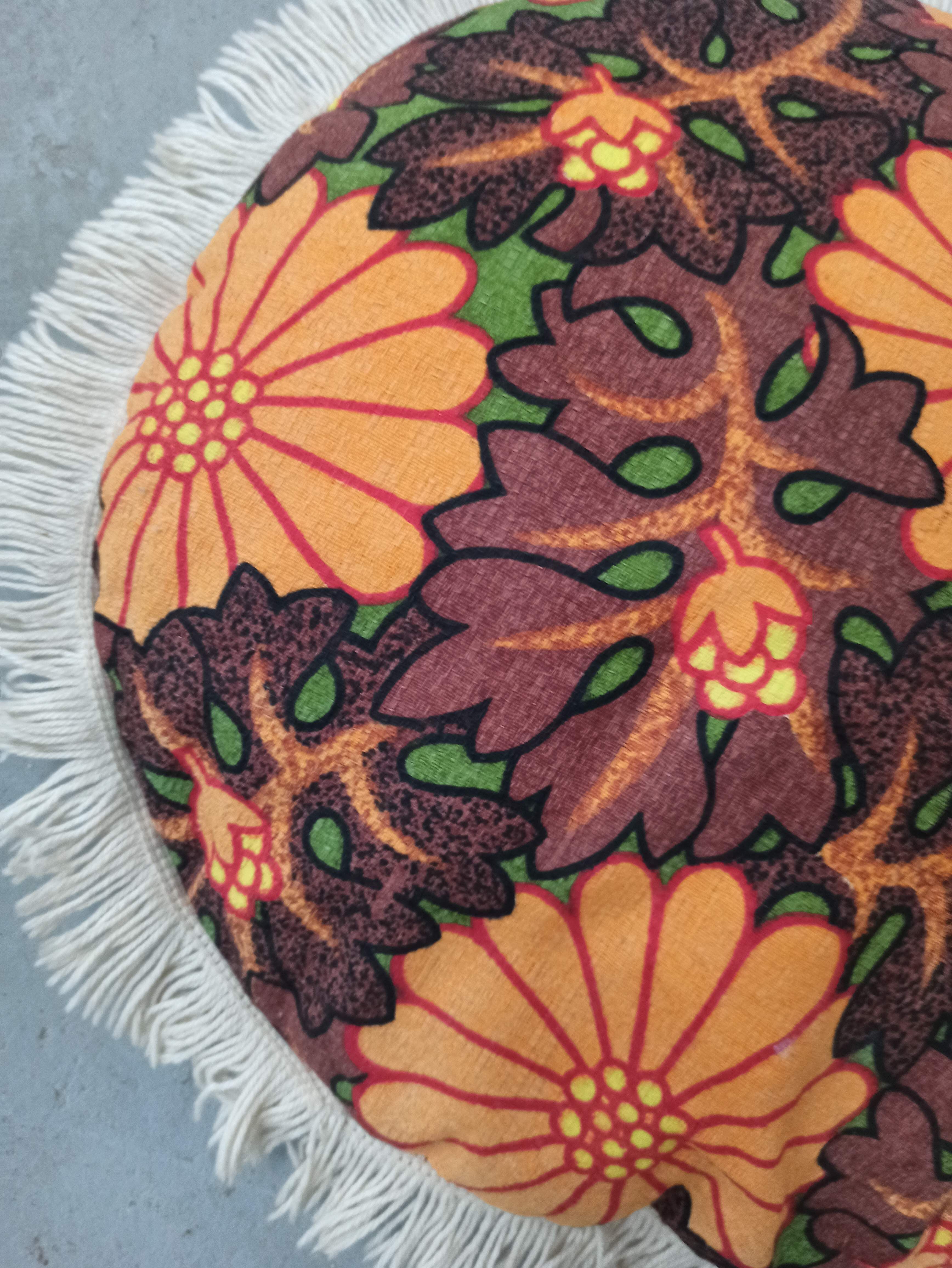 Round cushion year 70 vintage fringes