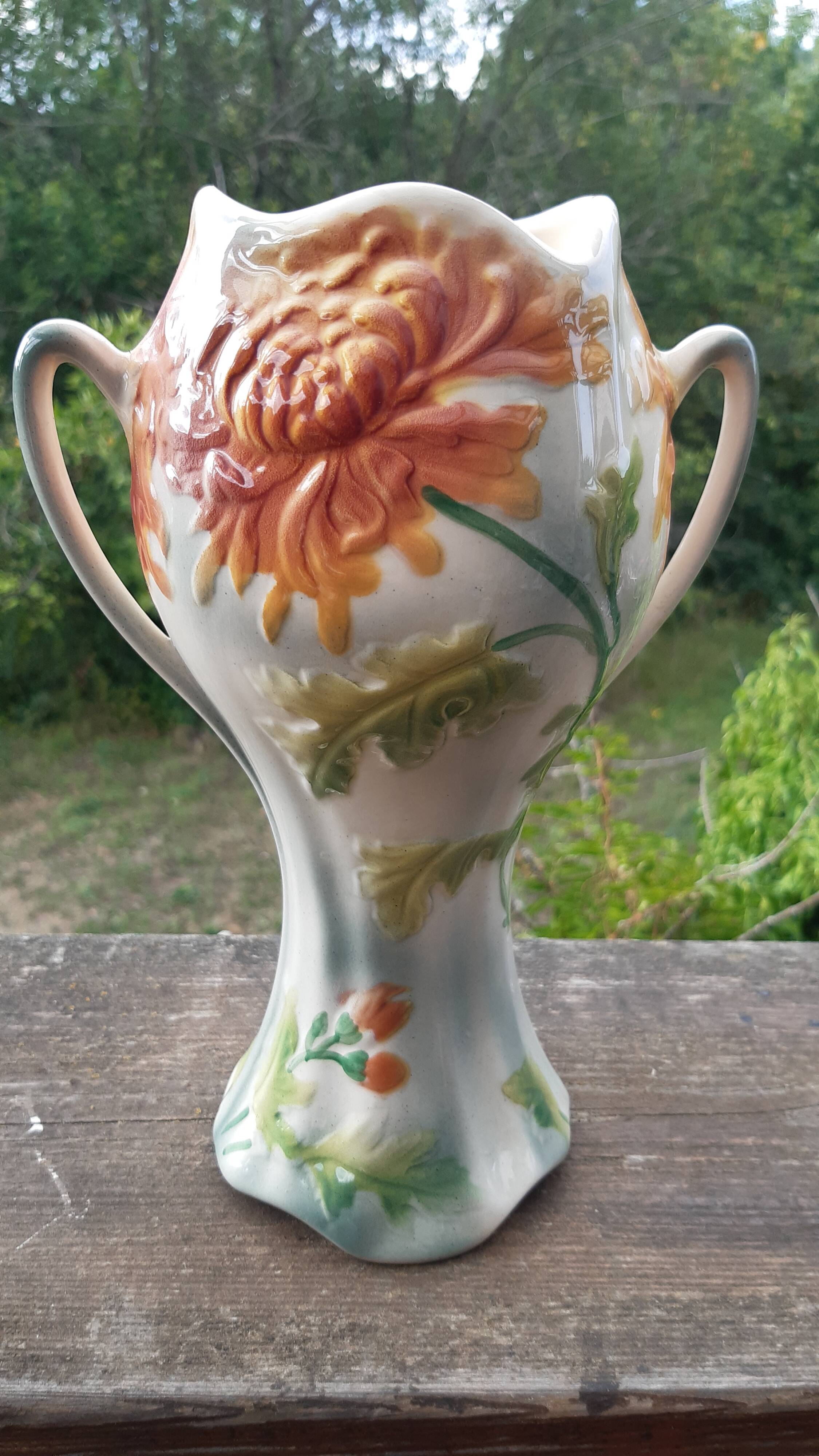 Vase in earthenware slip of Saint Clement