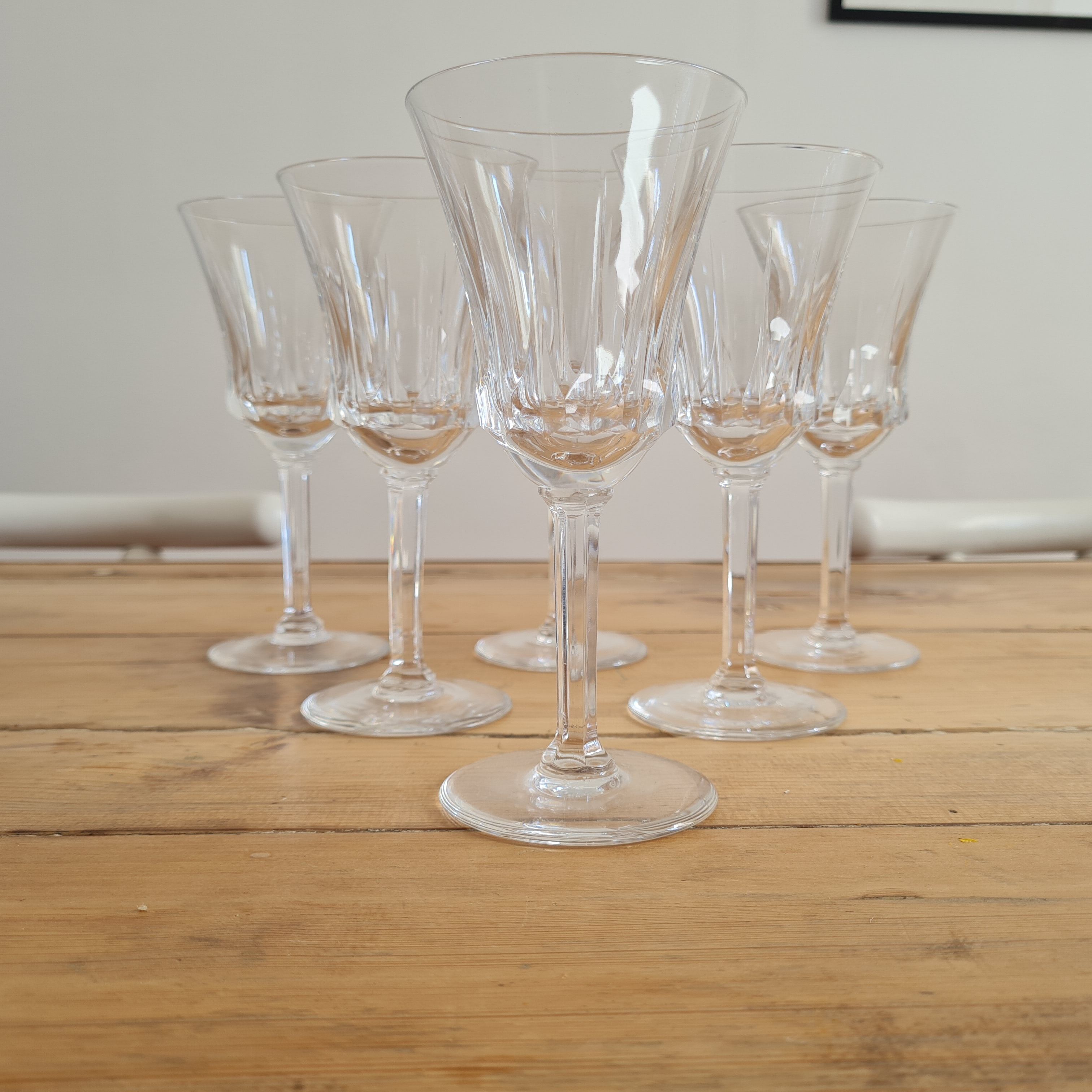 Service of 6 chiseled crystal water glasses