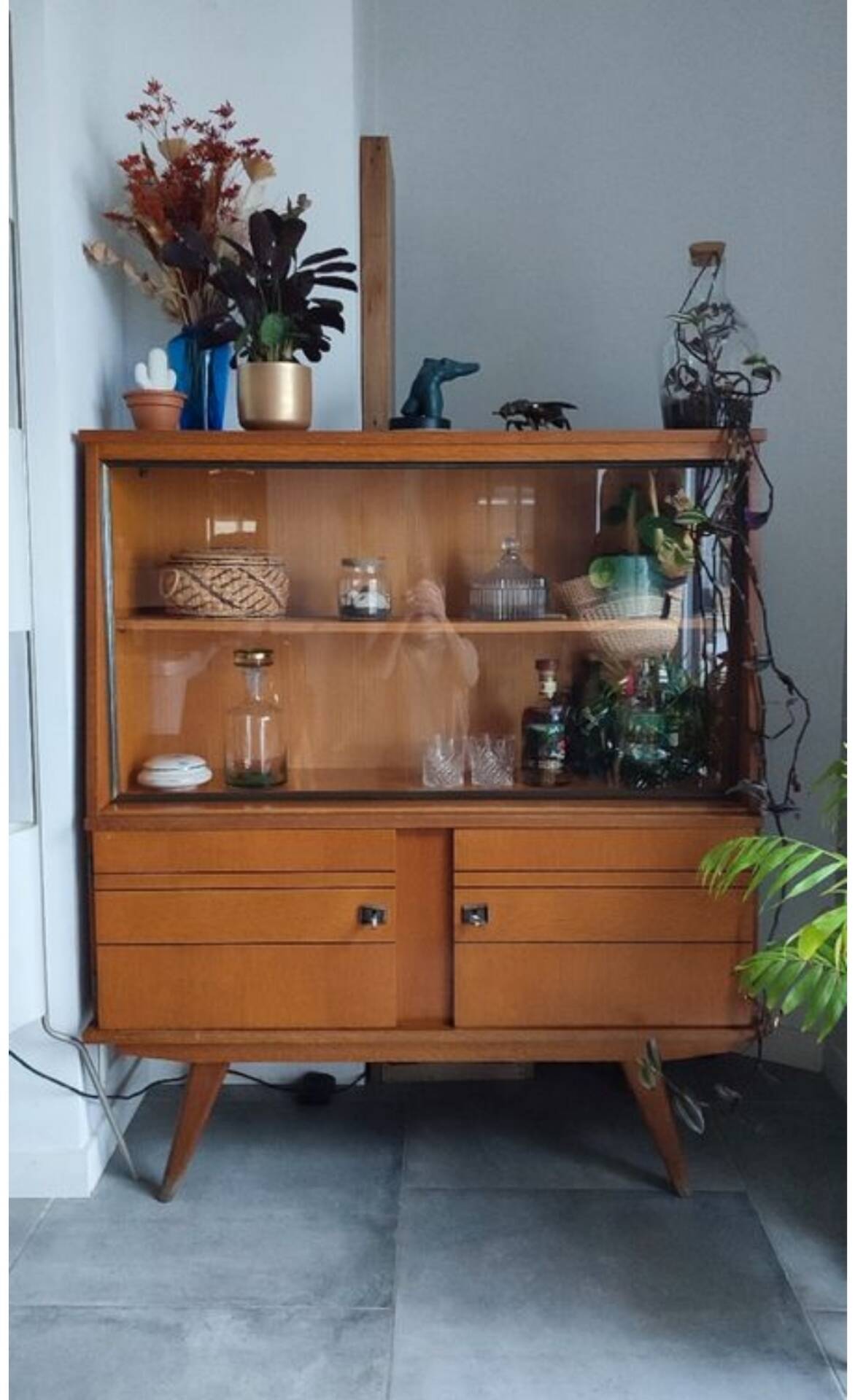 Buffet vitrine pieds compas