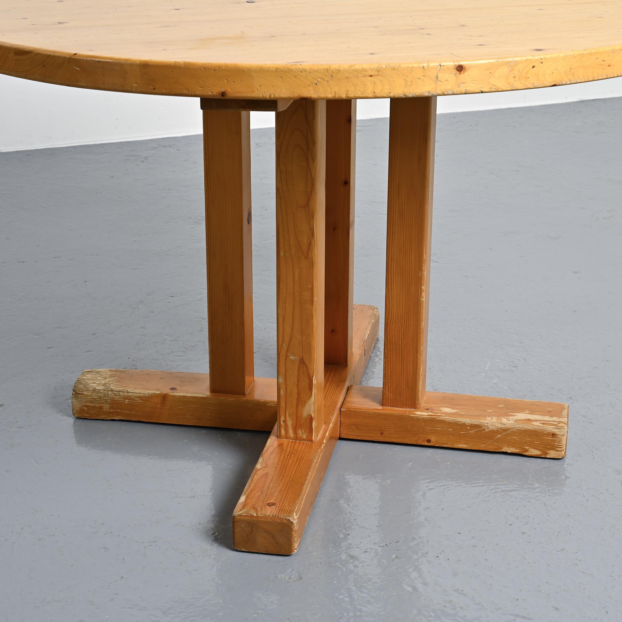 Round dining table, Méribel France, around 1970.