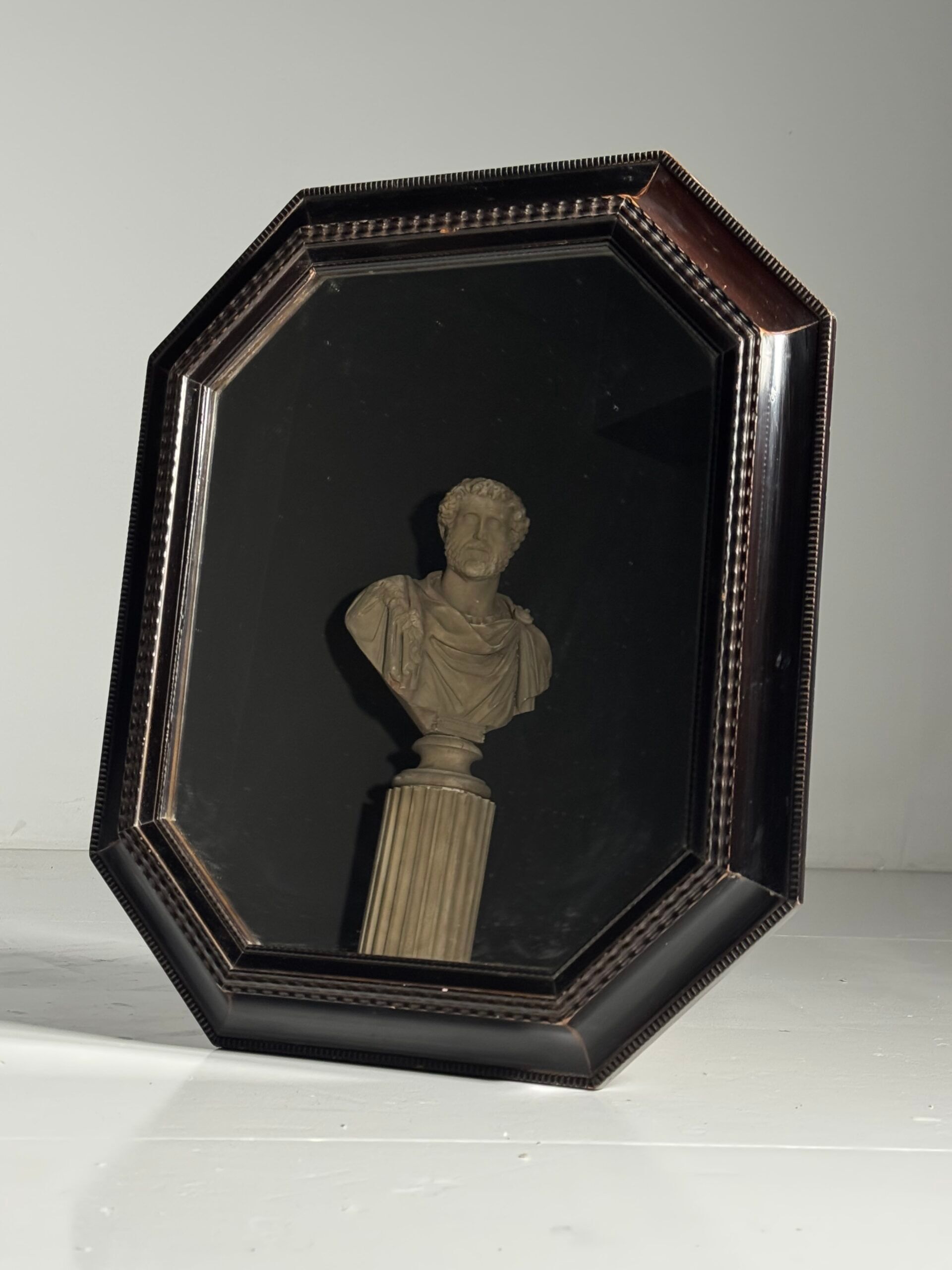 Ripple frame mirror octagonal