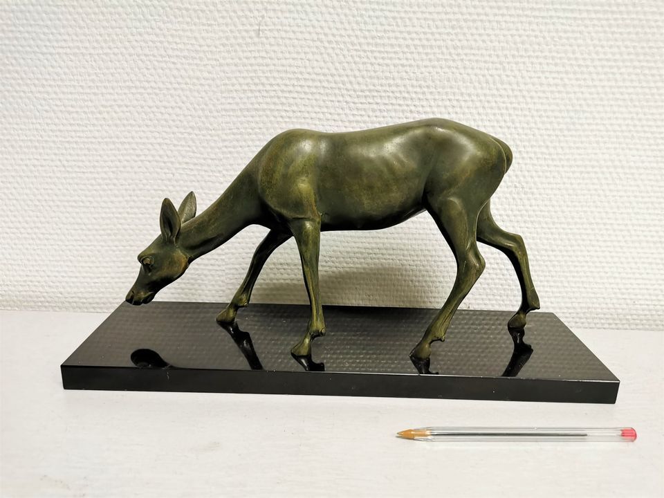 élégante Statue Art Déco Biche Régule patine verte