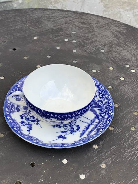 Coffee service composed of 17 pieces, in blue and white porcelain, cherry blossom patterns