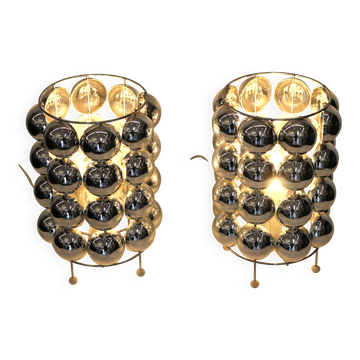 Paire de lampes de table Kare design modèle 62455 avec des bulles en plastique chromé.