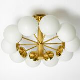 Plafonnier en laiton des années 1960 de style Space Age avec 10 boules en verre par Kaiser.