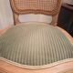 Chaise en bois, cannage et velours côtelé