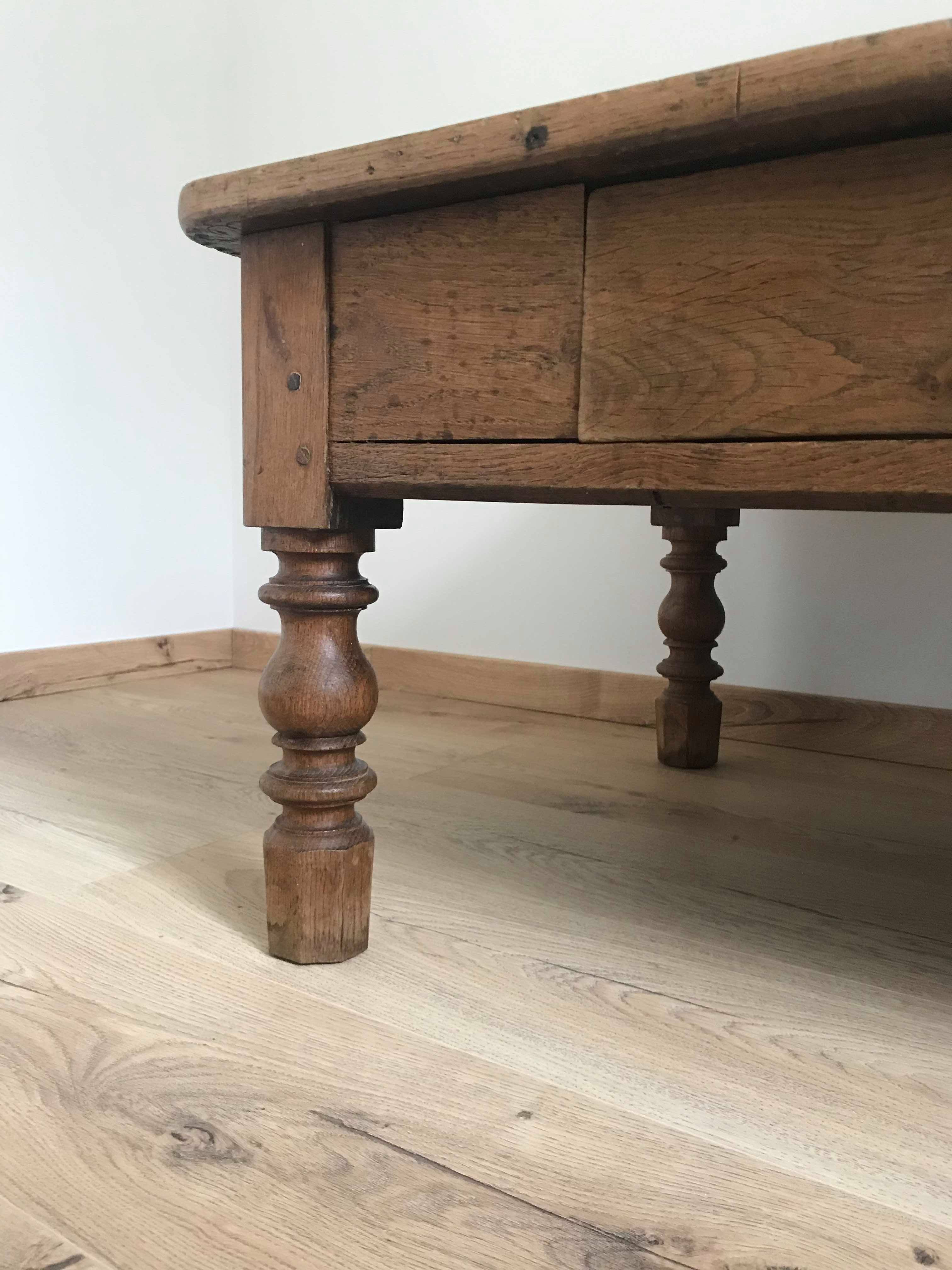 Coffee table in oak