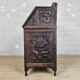 Secrétaire chinois du 19e siècle avec sculpture de dragon en bois.
