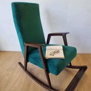 Chaise à bascule vintage des années 50.